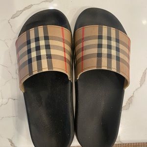 Burberry slides size 39 (size 7.5)